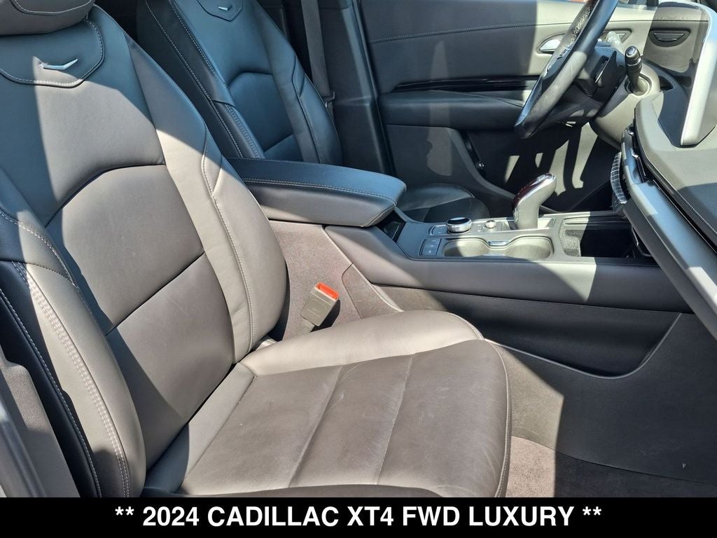 2024 Cadillac XT4 Luxury