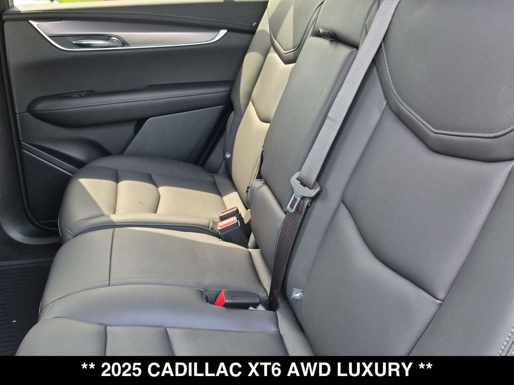 2025 Cadillac XT6 Luxury
