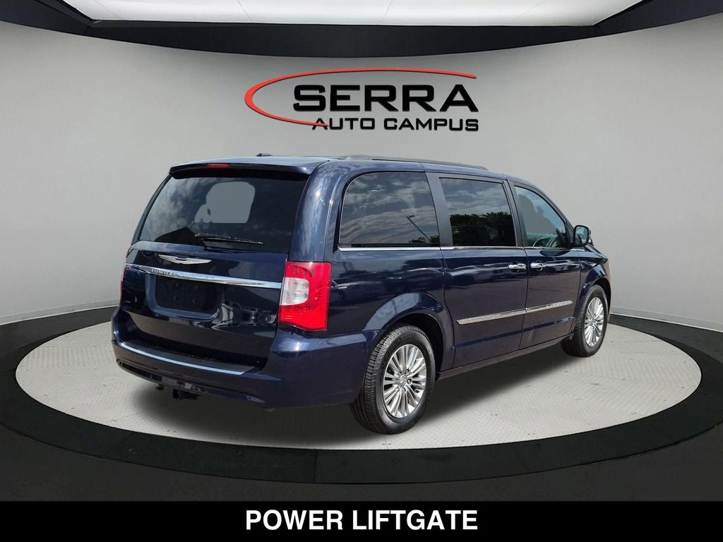 2016 Chrysler Town & Country Touring-L