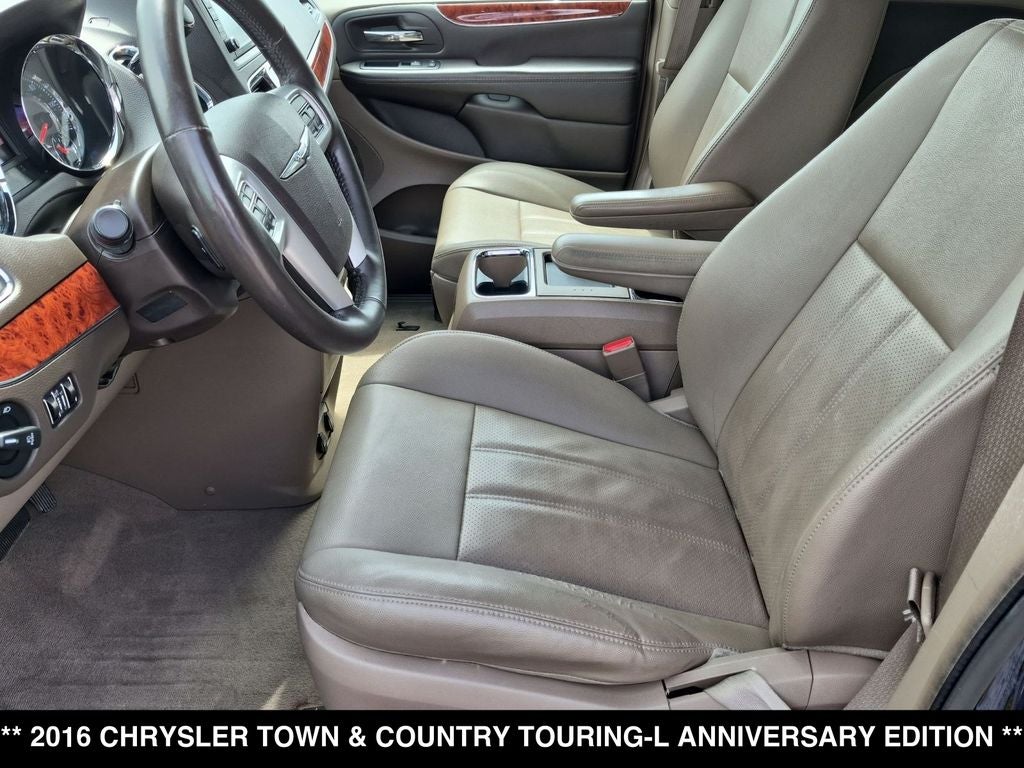 2016 Chrysler Town & Country Touring-L