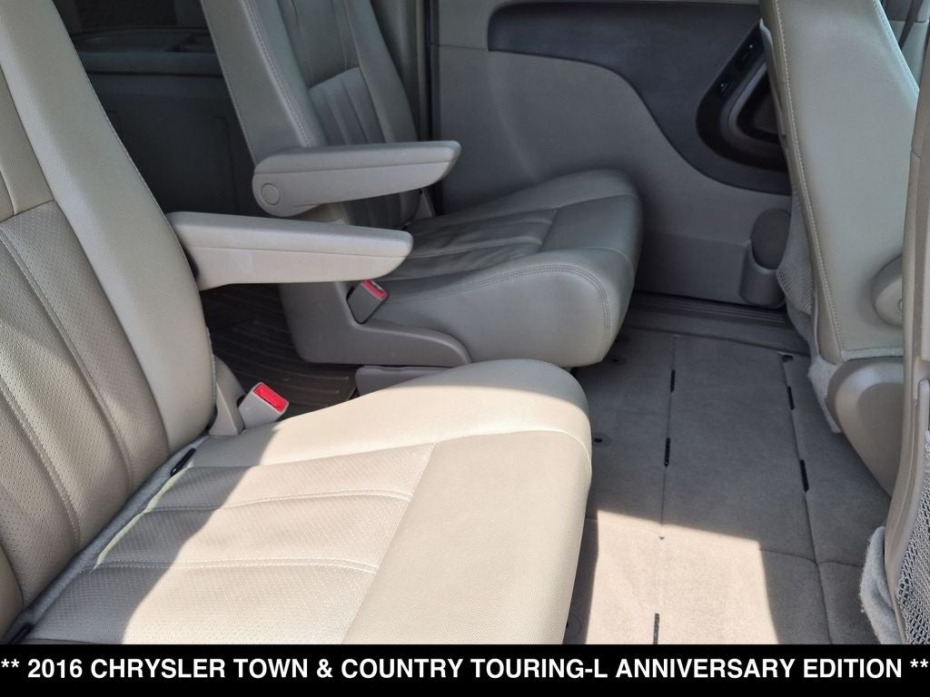 2016 Chrysler Town & Country Touring-L