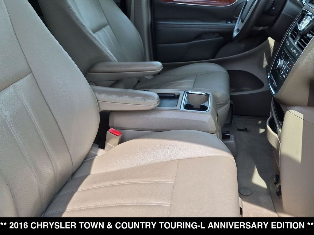 2016 Chrysler Town & Country Touring-L