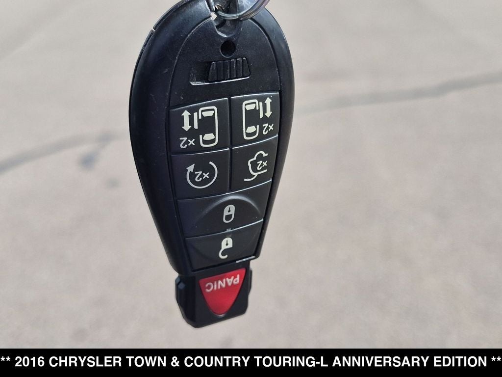 2016 Chrysler Town & Country Touring-L