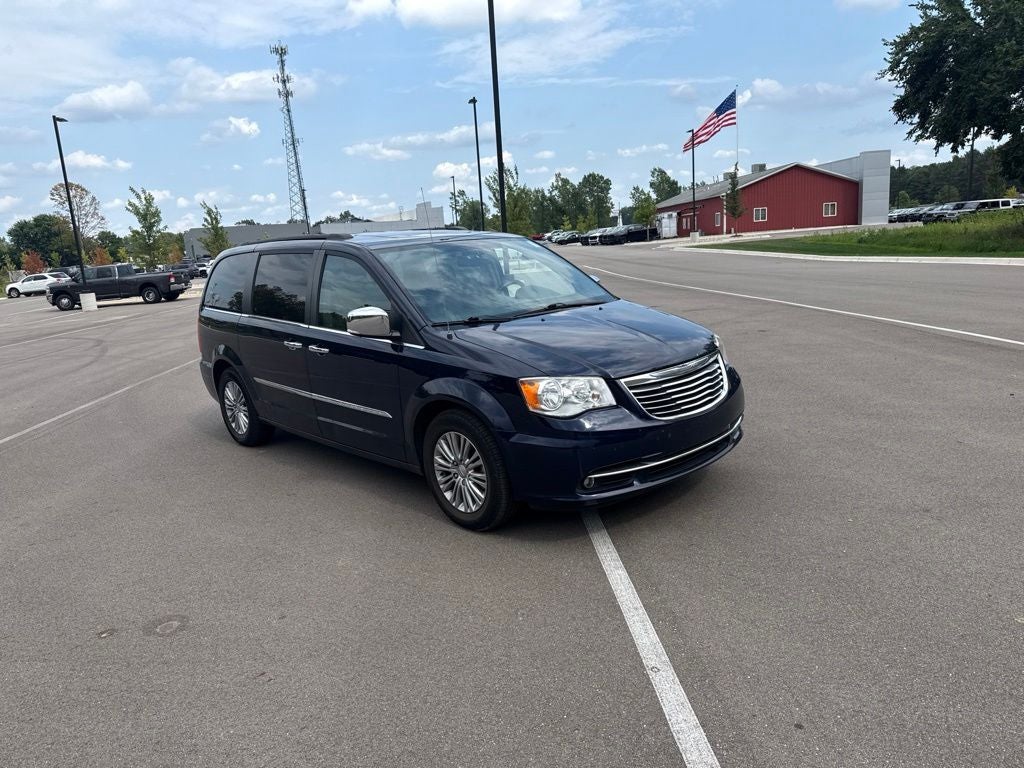2016 Chrysler Town & Country Touring-L