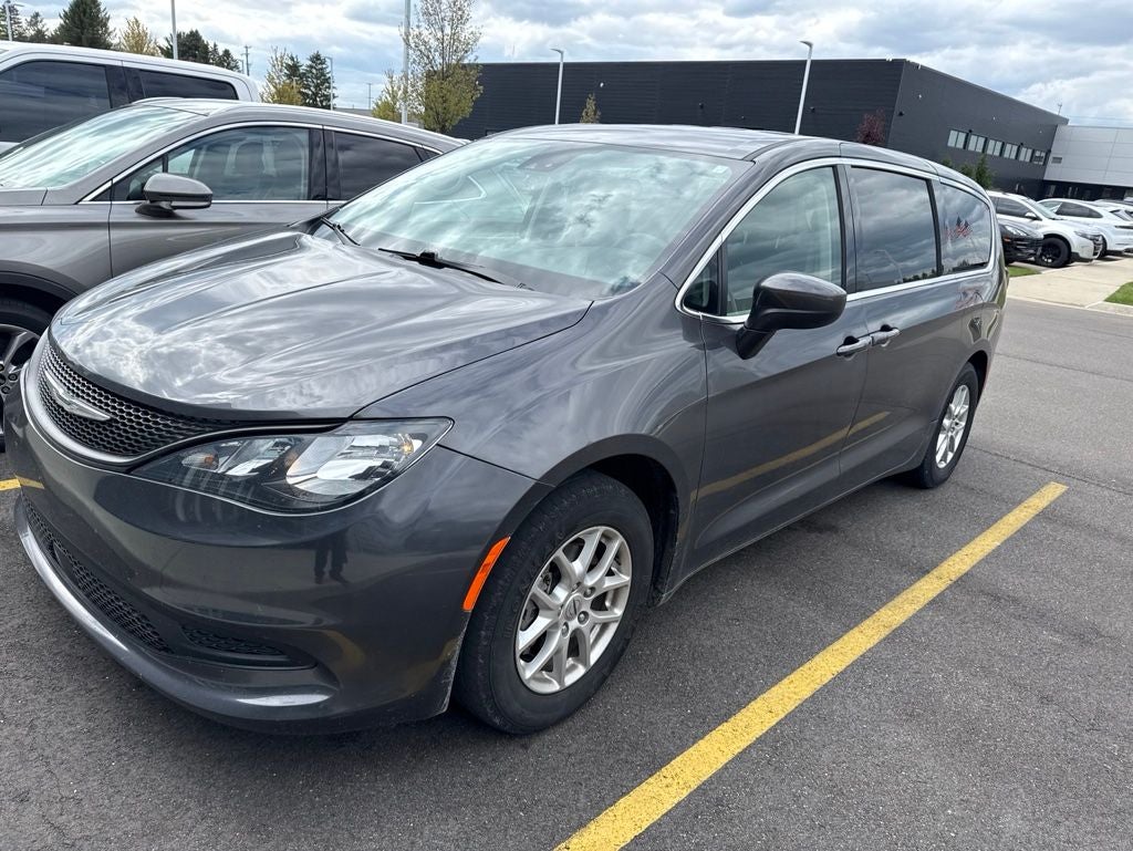 2023 Chrysler Voyager LX
