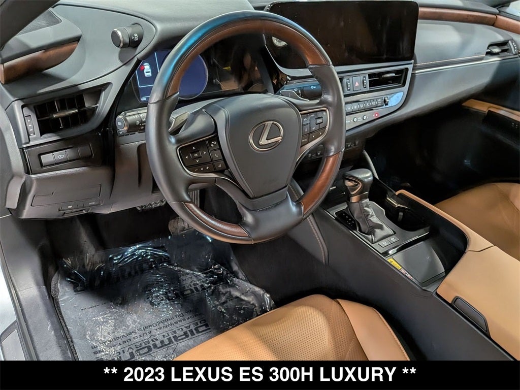 2023 Lexus ES 300h Luxury