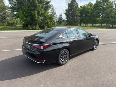 2024 Lexus ES 300h Ultra Luxury