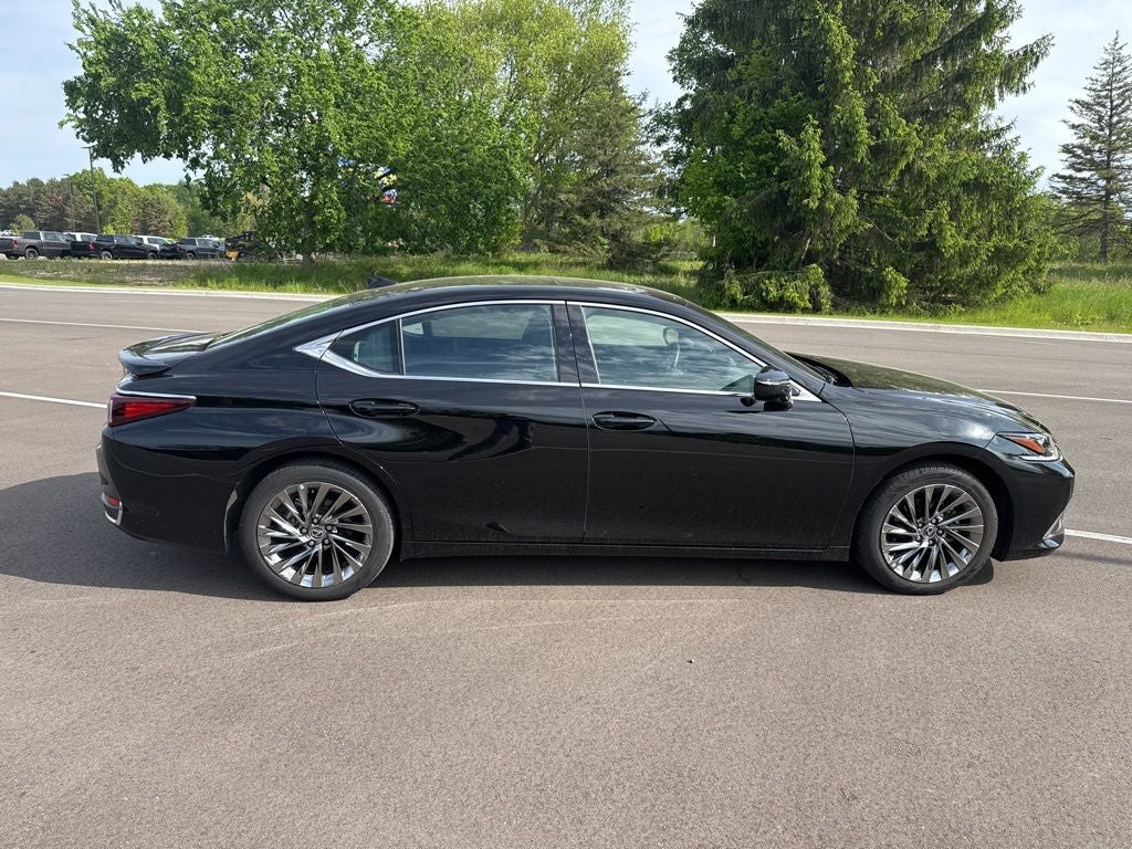 2024 Lexus ES 300h Ultra Luxury
