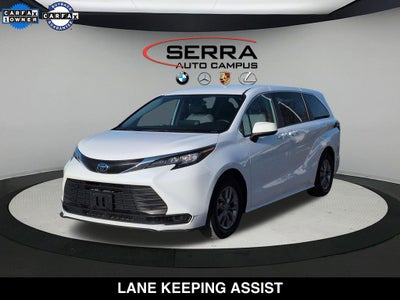 2022 Toyota Sienna LE 8 Passenger