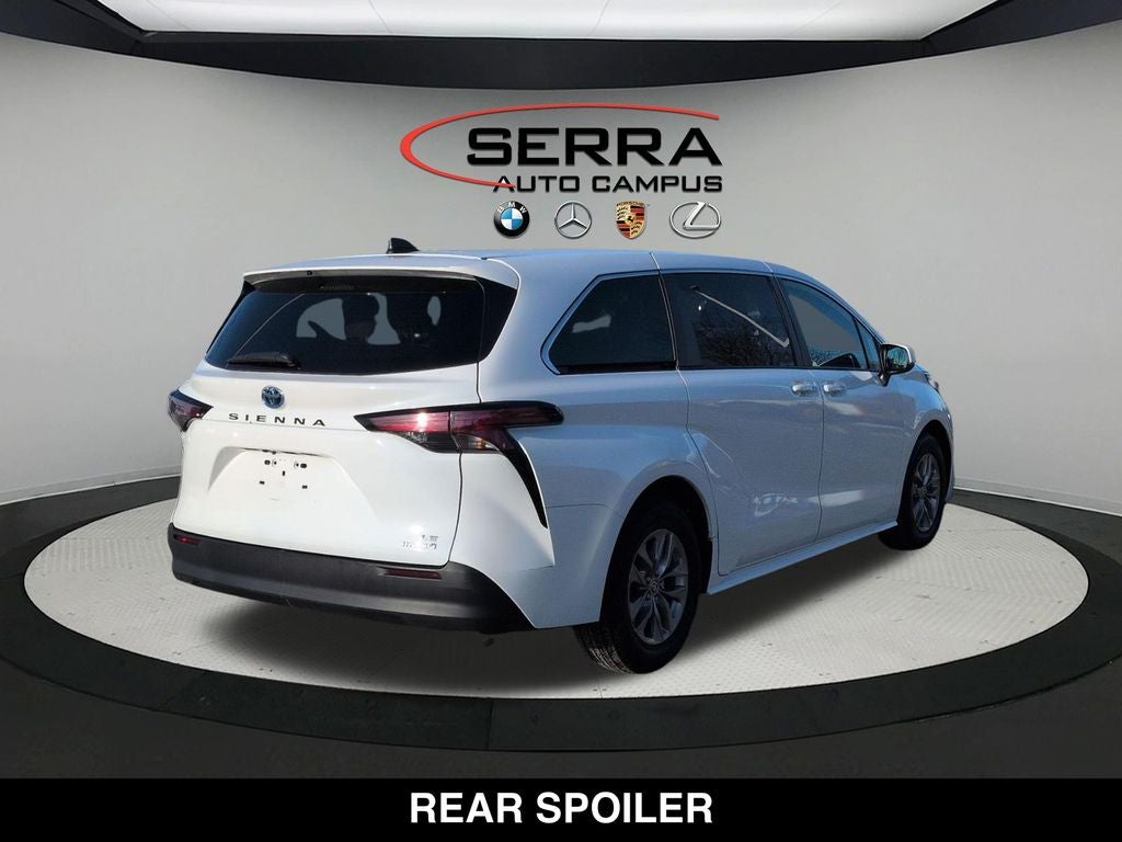 2022 Toyota Sienna LE 8 Passenger
