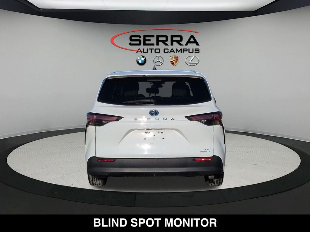 2022 Toyota Sienna LE 8 Passenger