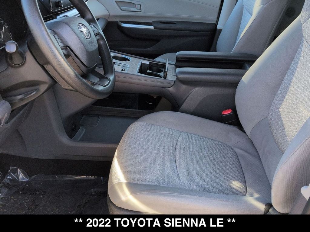 2022 Toyota Sienna LE 8 Passenger