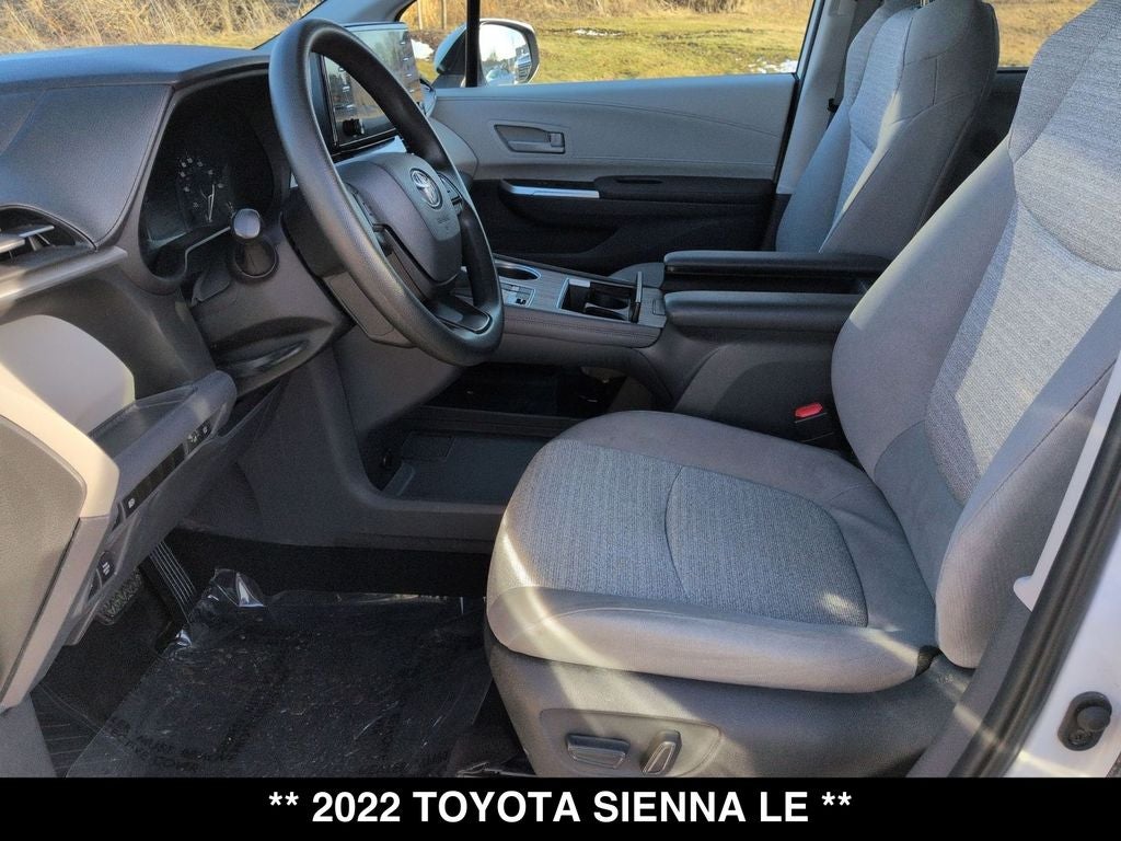 2022 Toyota Sienna LE 8 Passenger
