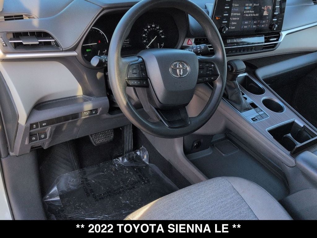 2022 Toyota Sienna LE 8 Passenger