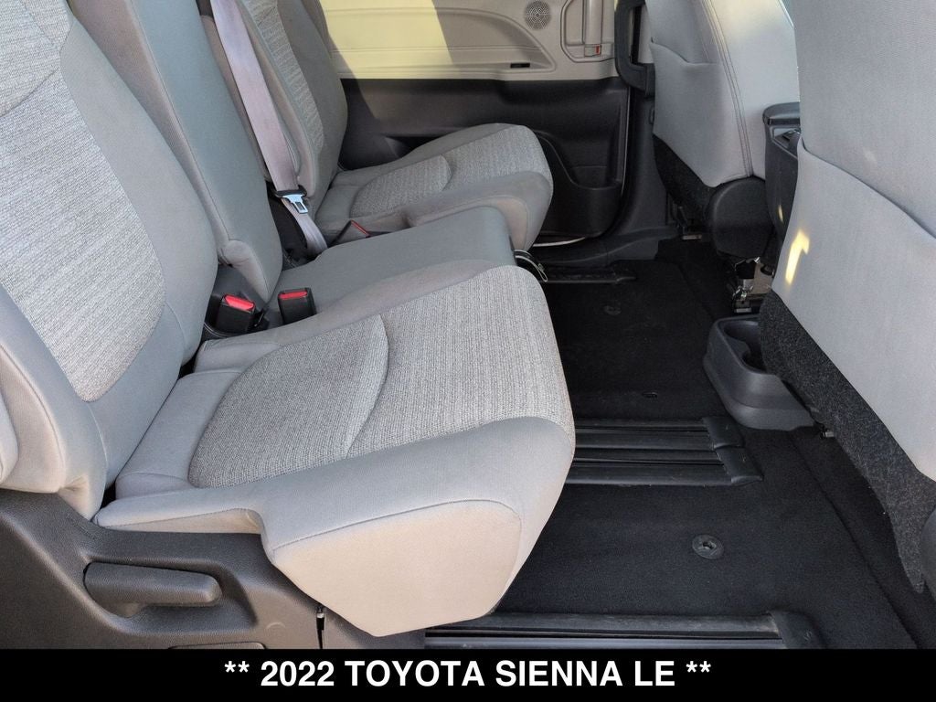 2022 Toyota Sienna LE 8 Passenger