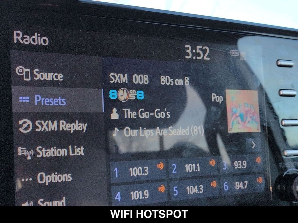 2022 Toyota Sienna LE 8 Passenger