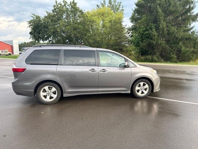 2018 Toyota Sienna LE 8 Passenger