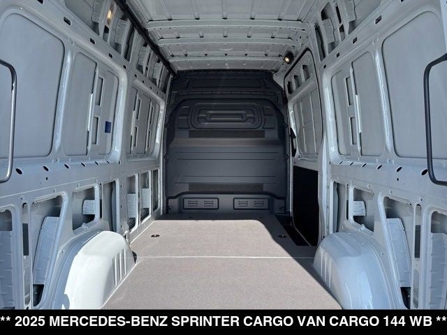2025 Mercedes-Benz Sprinter 2500 Cargo 144 WB
