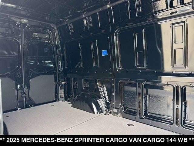 2025 Mercedes-Benz Sprinter 2500 Cargo 144 WB