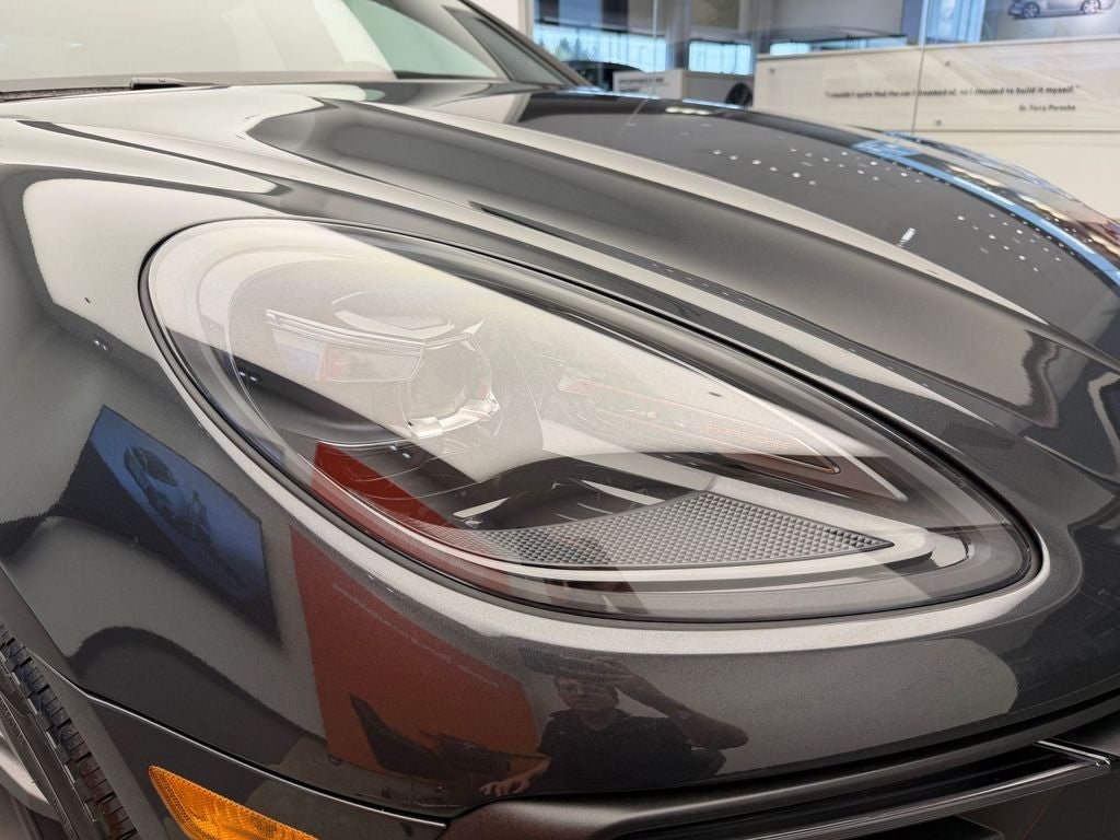2026 Porsche Macan Base