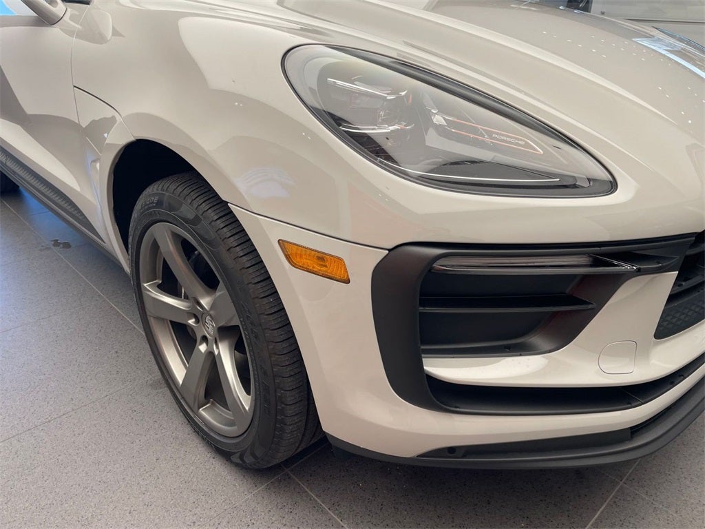2025 Porsche Macan Base