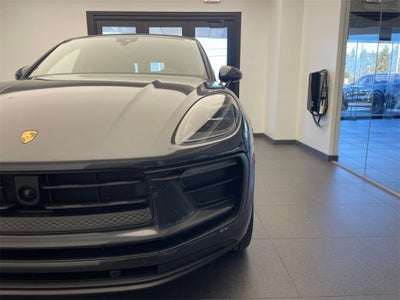 2025 Porsche Macan Base