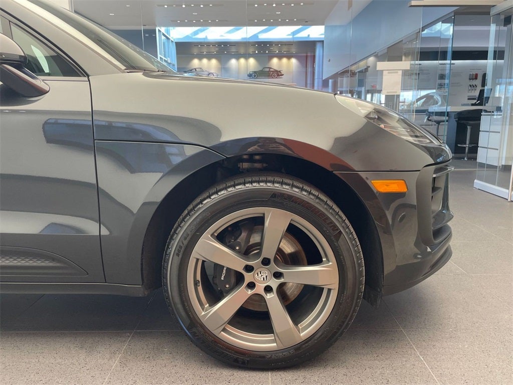 2025 Porsche Macan Base