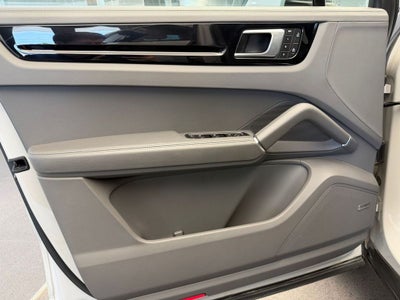 2022 Porsche Cayenne Base