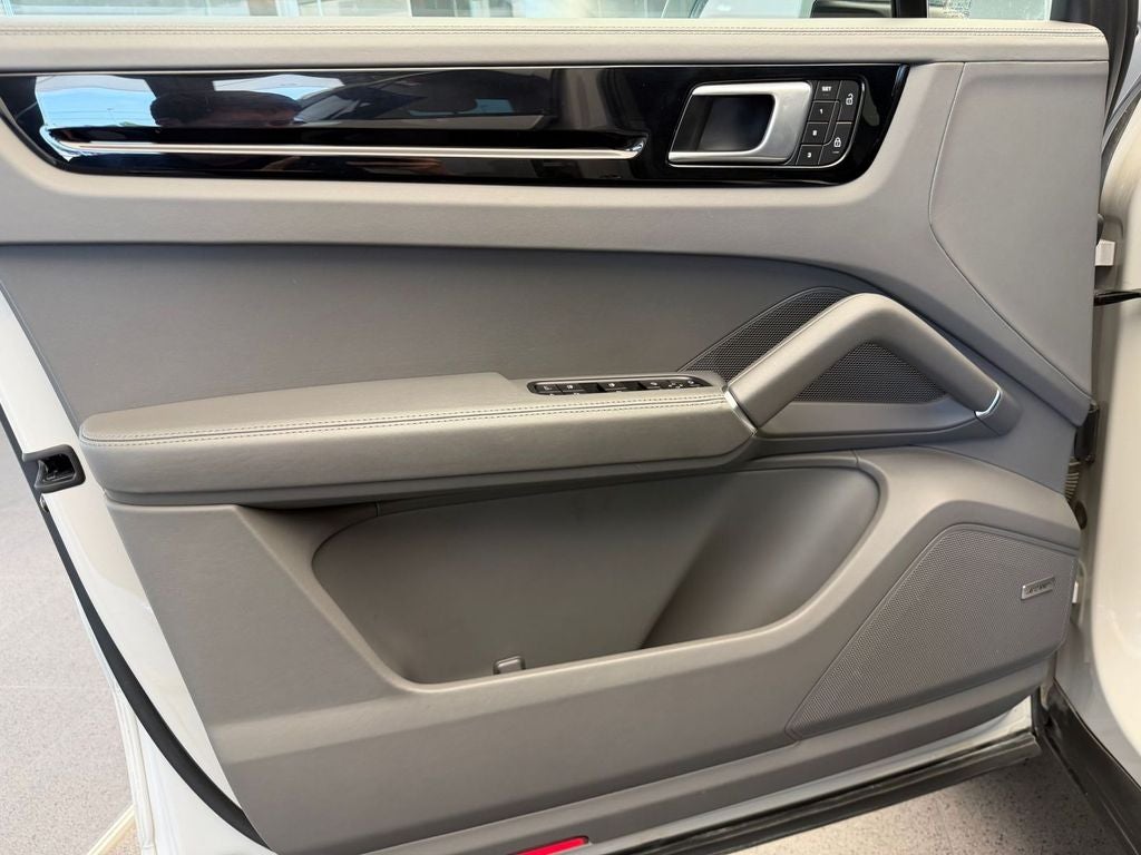 2022 Porsche Cayenne Base