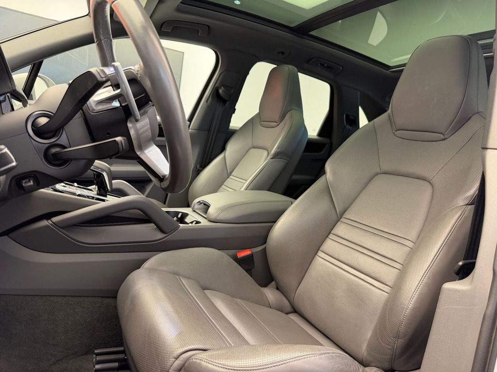 2022 Porsche Cayenne Base