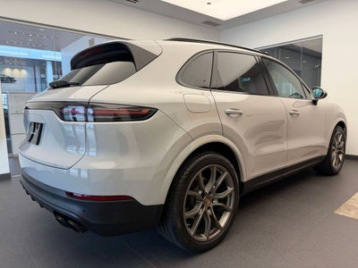 2022 Porsche Cayenne Base