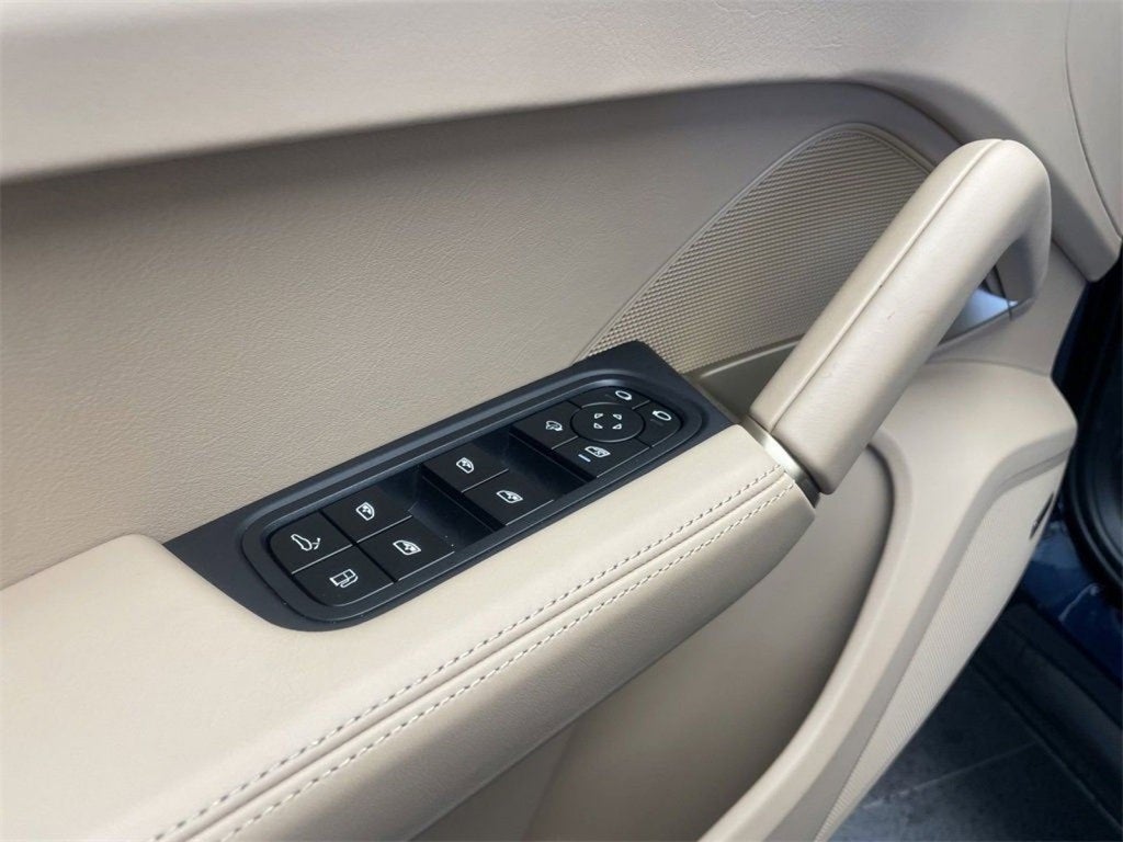 2025 Porsche Cayenne E-Hybrid Coupe Base