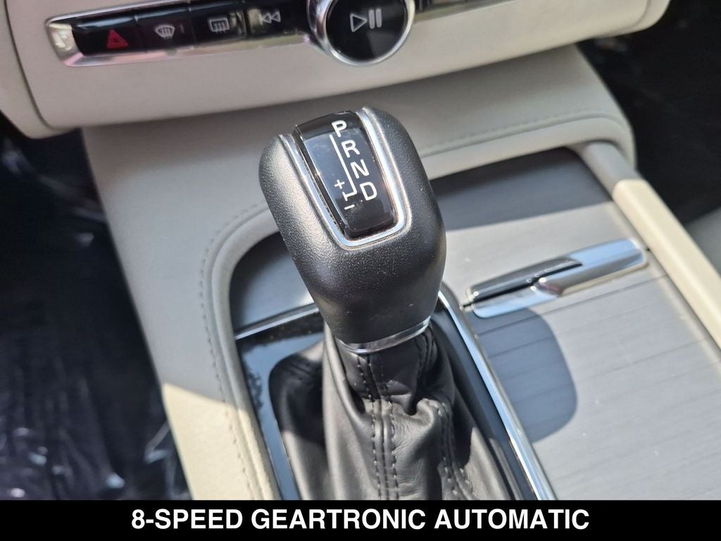 2021 Volvo XC90 T5 Momentum