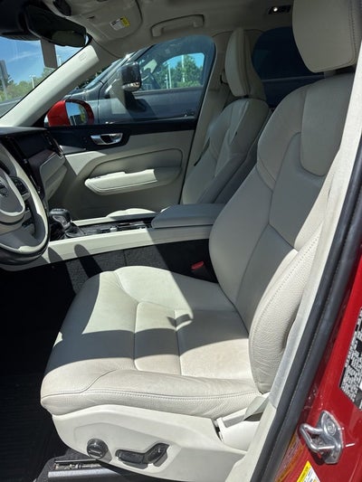 2021 Volvo XC60 T5 Momentum