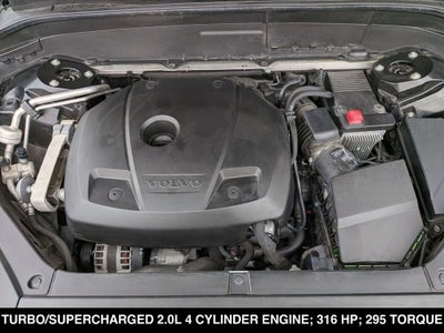 2016 Volvo XC90 T6 Momentum