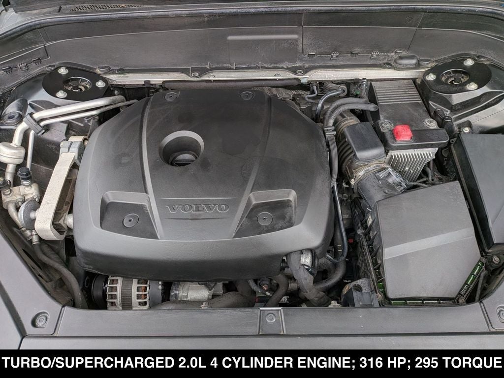 2016 Volvo XC90 T6 Momentum